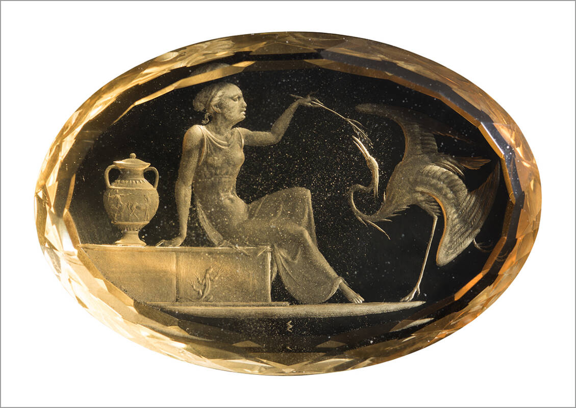 Citrin-Intaglio mit Brunnenszene des Passauer Gemmenschneiders Martin Seitz.