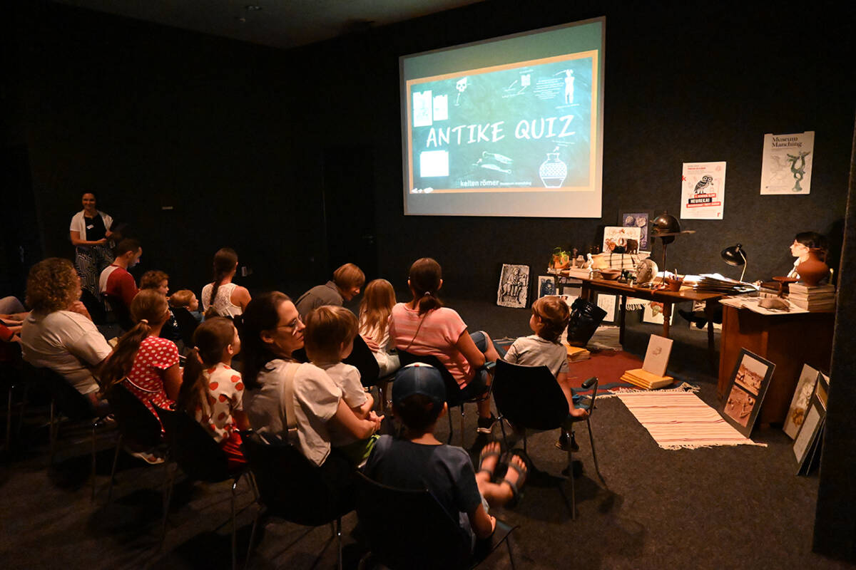 Um 14:00 Uhr begann ein spannendes Antike-Quiz für Jung und alt im eigens ausstaffierten Kino.