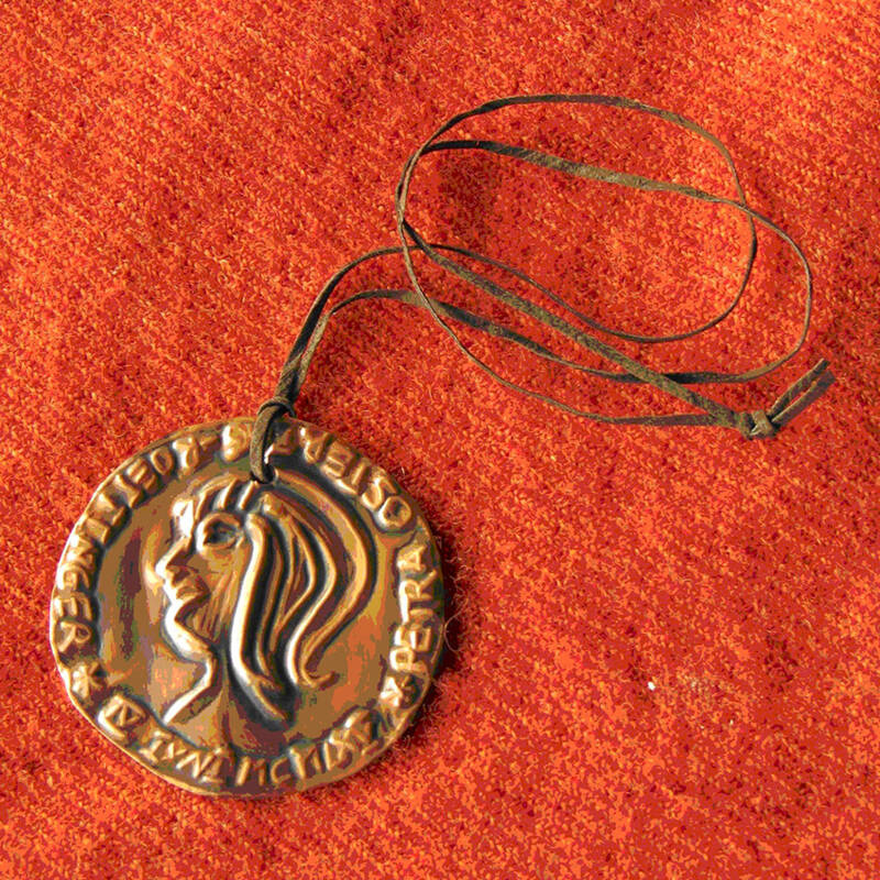 Medaillon in Form einer römischen Münze