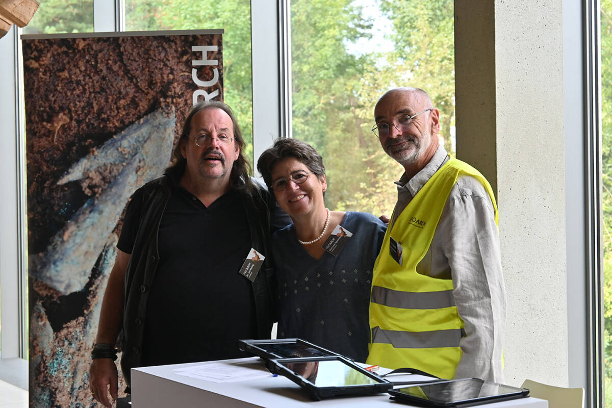 Das Team der Pro Arch – Prospektion und Archäologie GmbH stellte den Gästen archäologische Arbeitsmethoden vor.