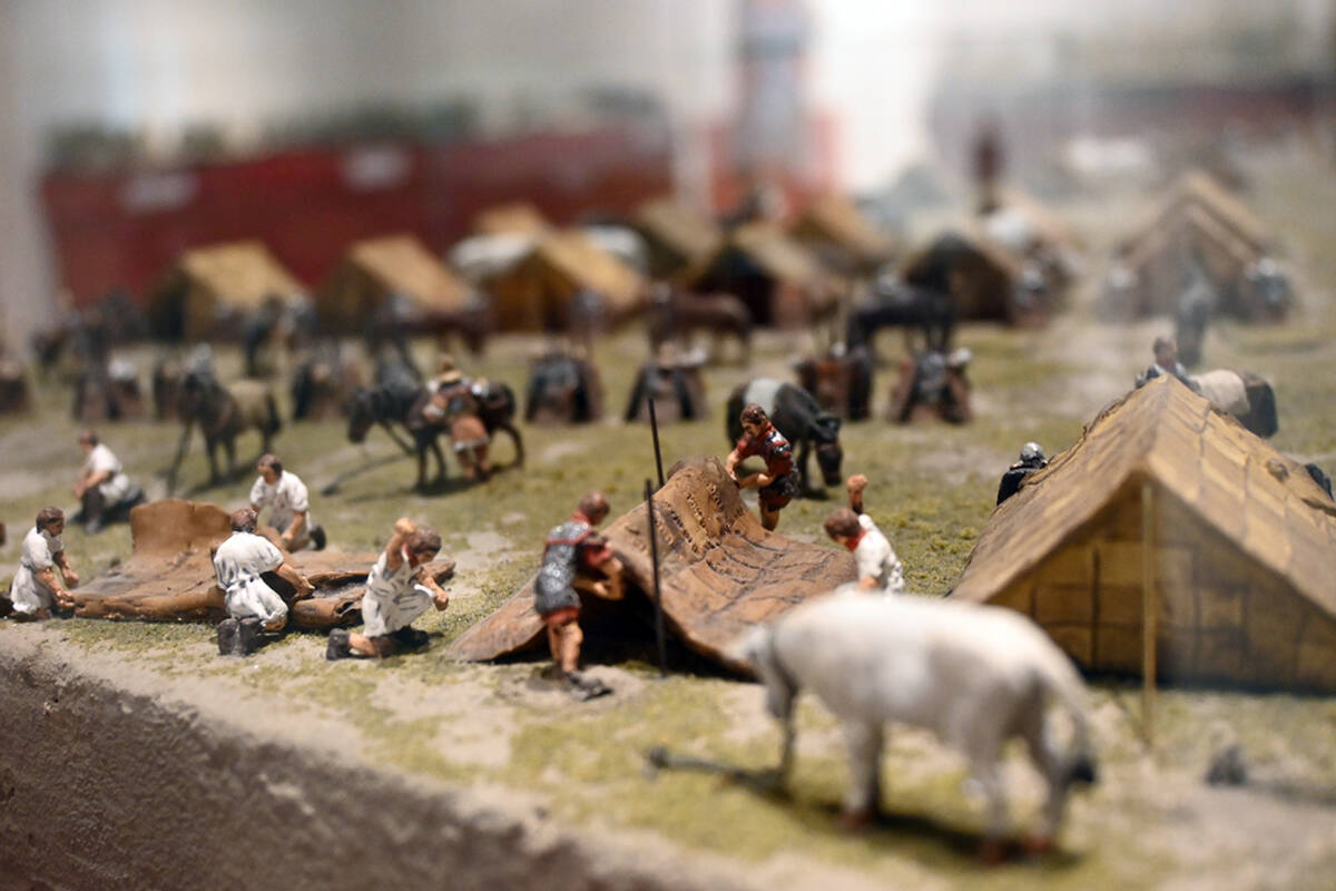 Das Aufschlagen der Zelte ist tägliche Routine.