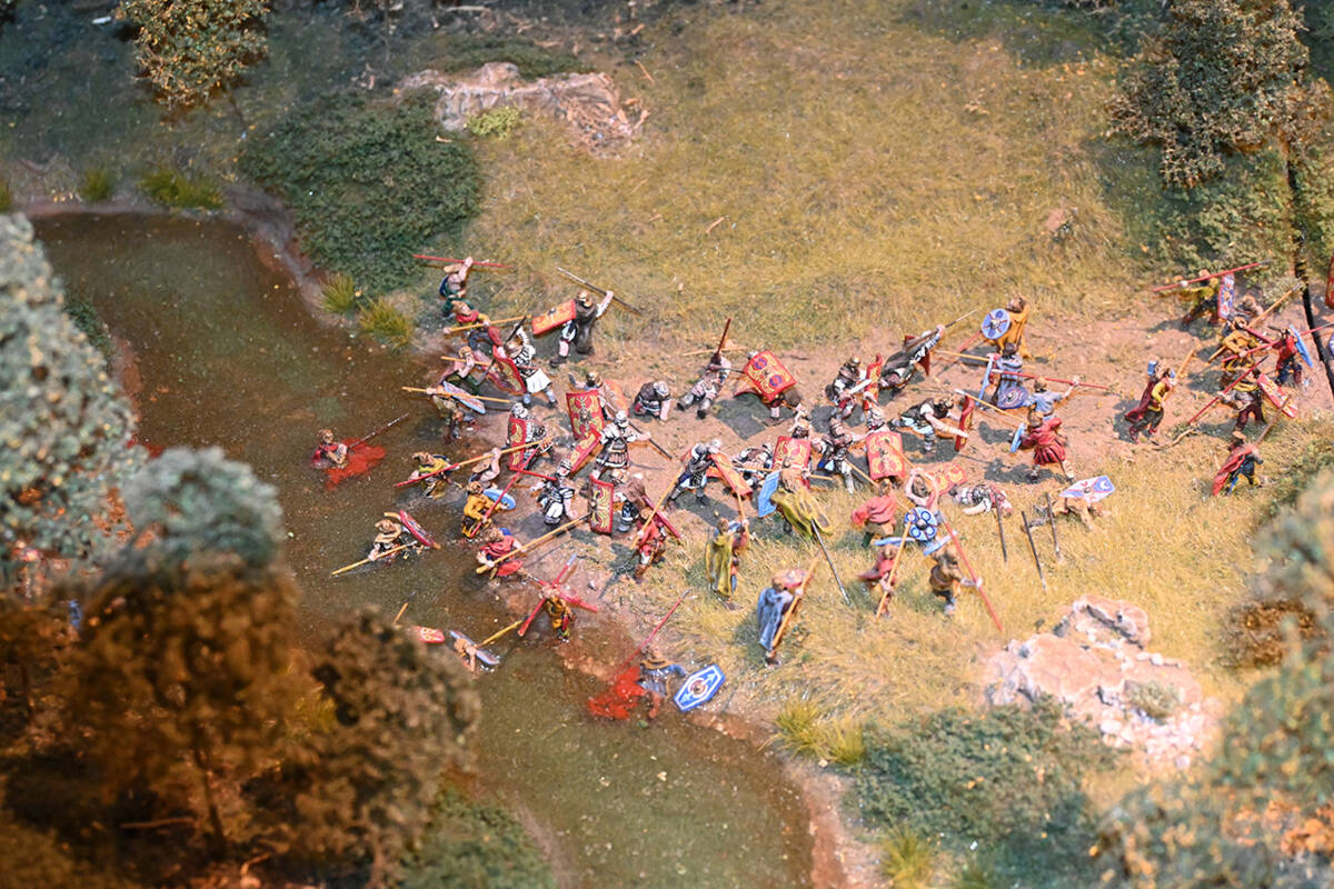 Diorama eines germanischen Überfalls auf eine römische Vorhut.