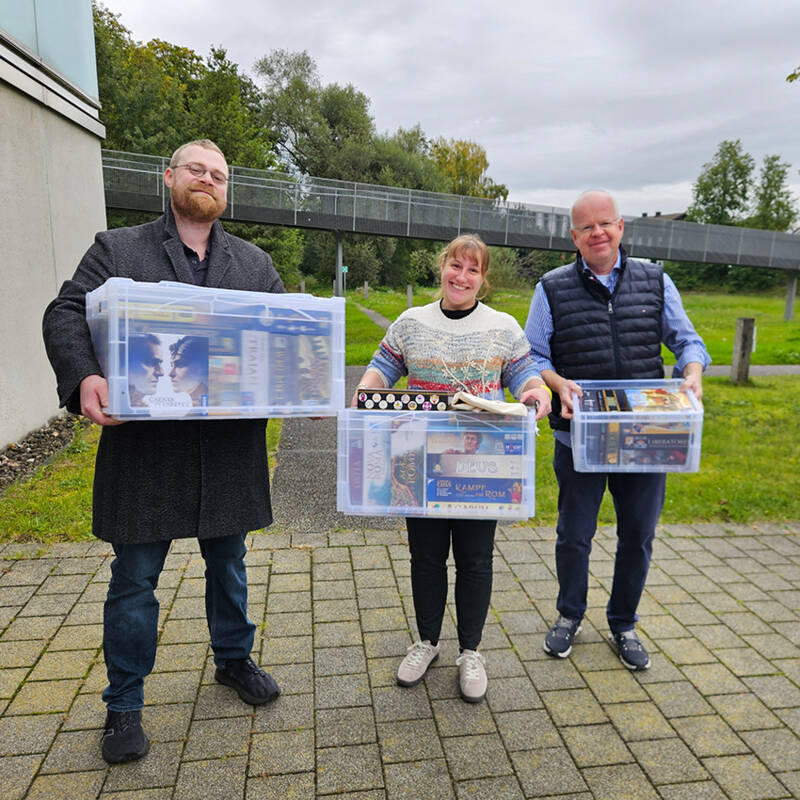 Vorbereitungen zu Games of Rome mit Lukas Boch und Anna Klara Falke von BoardGameHistorian und Thomas Kurtz von Mules of Marius (v.l.n.r.)..