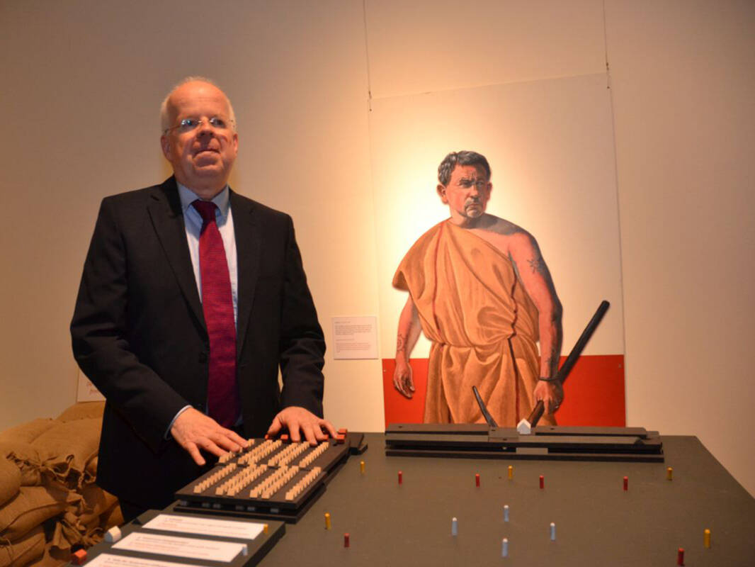 Thomas Kurtz stellt das Camp-Puzzle vor.