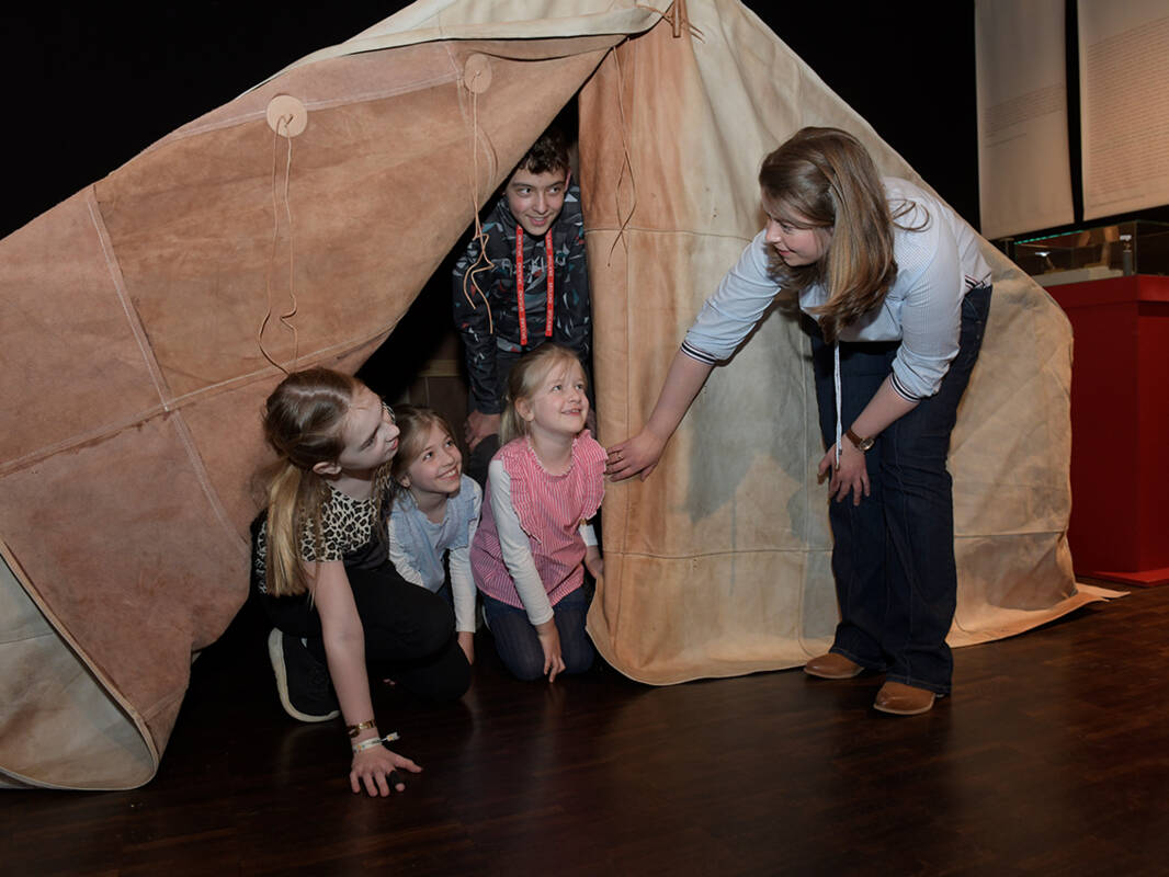 Yes we Camp! Replik eines römischen Lederzeltes.