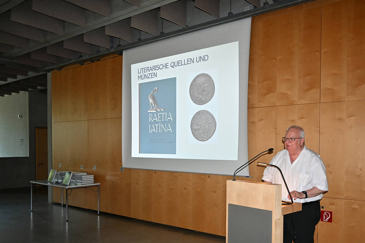 Autor Karlheinz Dietz widmete sich den lateinischen Schriftquellen zum römischen Bayern.