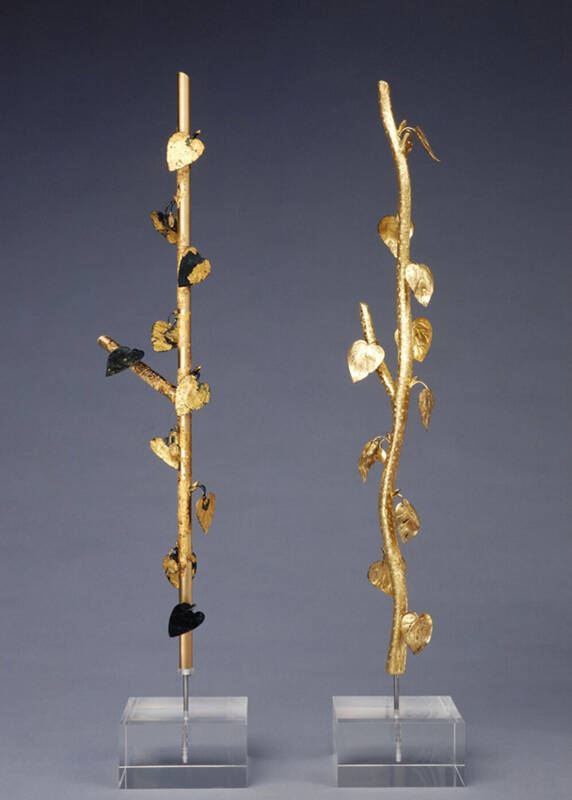 Keltisches Kultbäumchen aus dem Oppidum von Manching: links das Original und rechts eine Rekonstruktion.