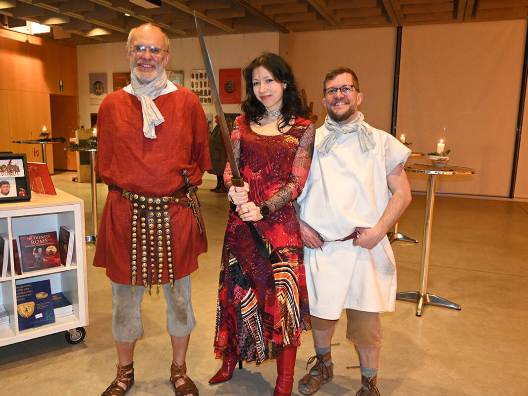 Zeremonienmeisterin Henrike Wachsmuth sorgt für den reibungslosen Ablauf der Eröffnungsfeier.