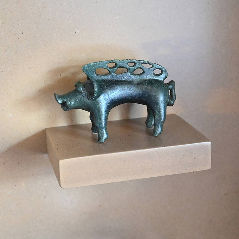 Bronzene Eberfigur aus dem Oppidum von Manching.