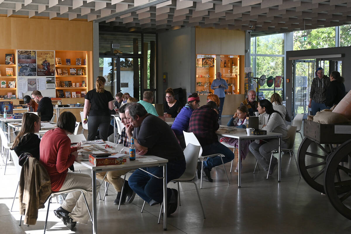 Von den Spieleangeboten machten kleine und große Gäste rege Gebrauch.