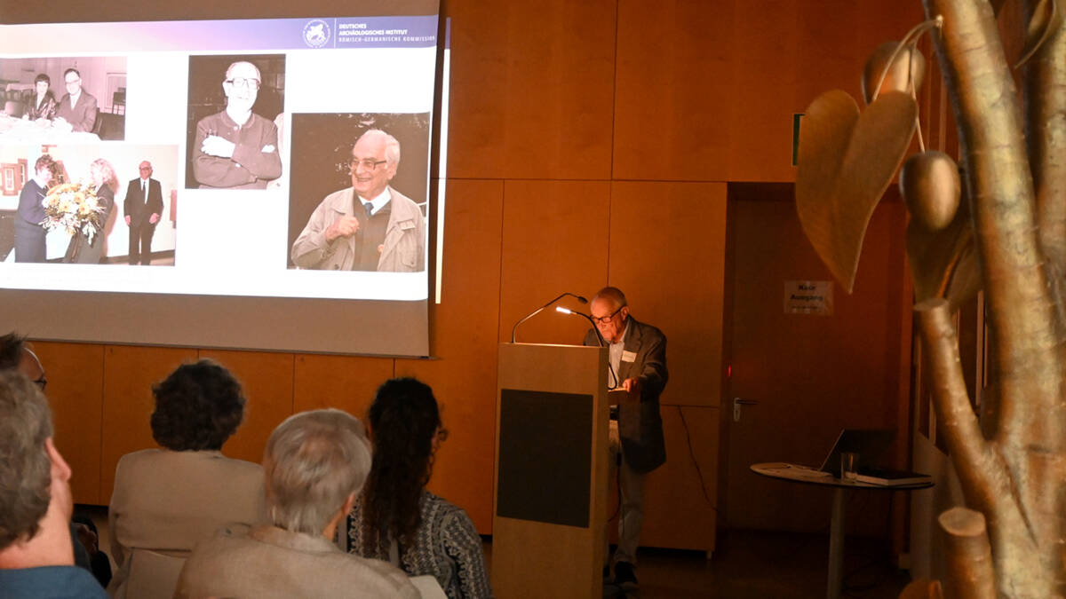 Siegmar von Schnurbein, ehemaliger Direktor der RGK, ging auf das Wirken von Ferdinand Maier in der Frankfurter Kommission ein.