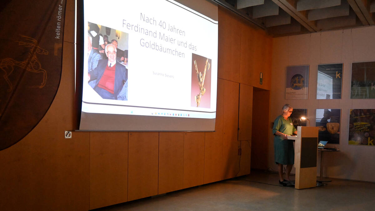 Susanne Sievers, ehemals an der RGK tätig, stellte mit dem Manchinger Kultbäumchen Maiers bedeutendsten Fund vor.