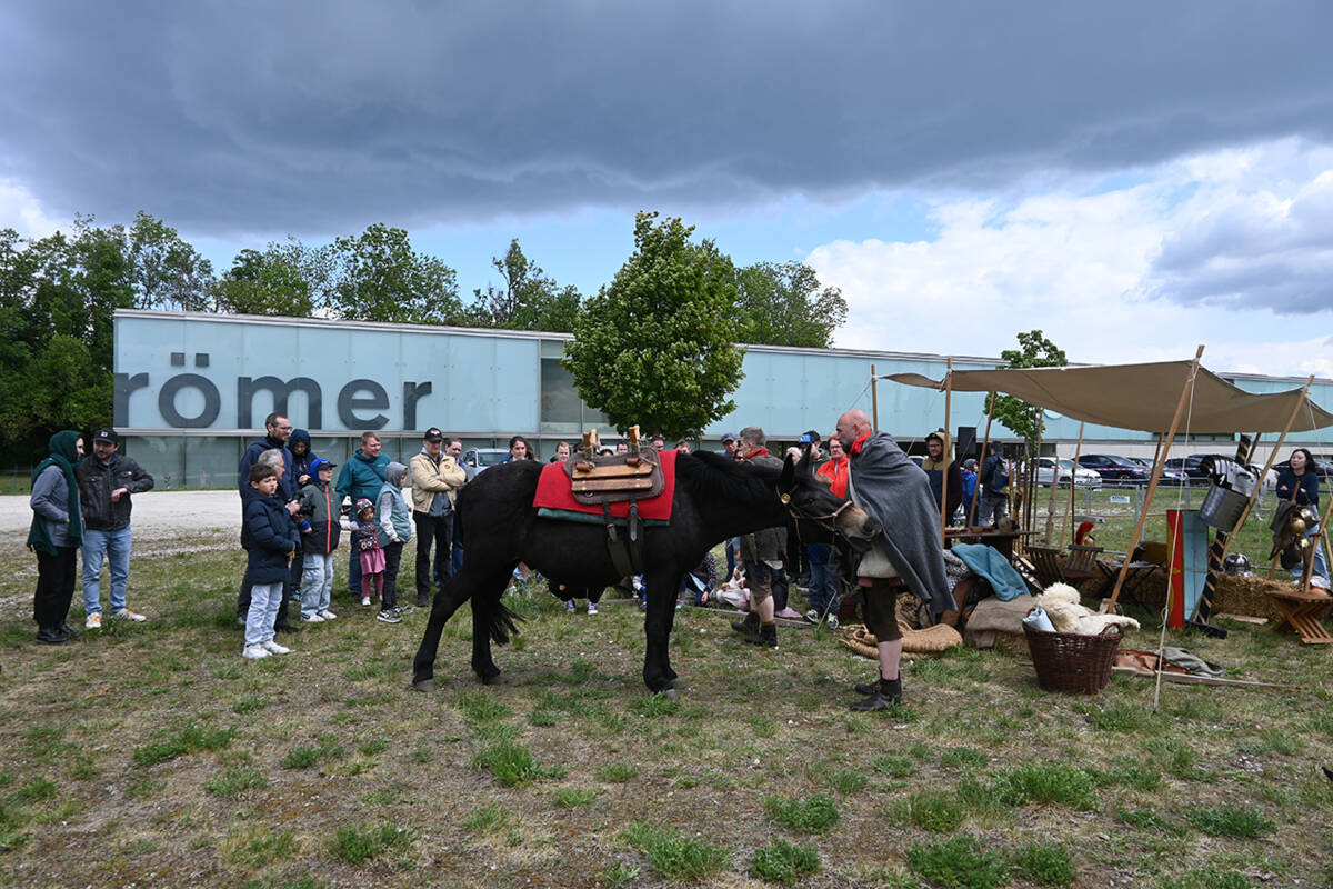 Beim Internationalen Museumstag ziehen zwar zeitweise dunkle Wolken auf, es bleibt aber glücklicherweise weitgehend trocken.