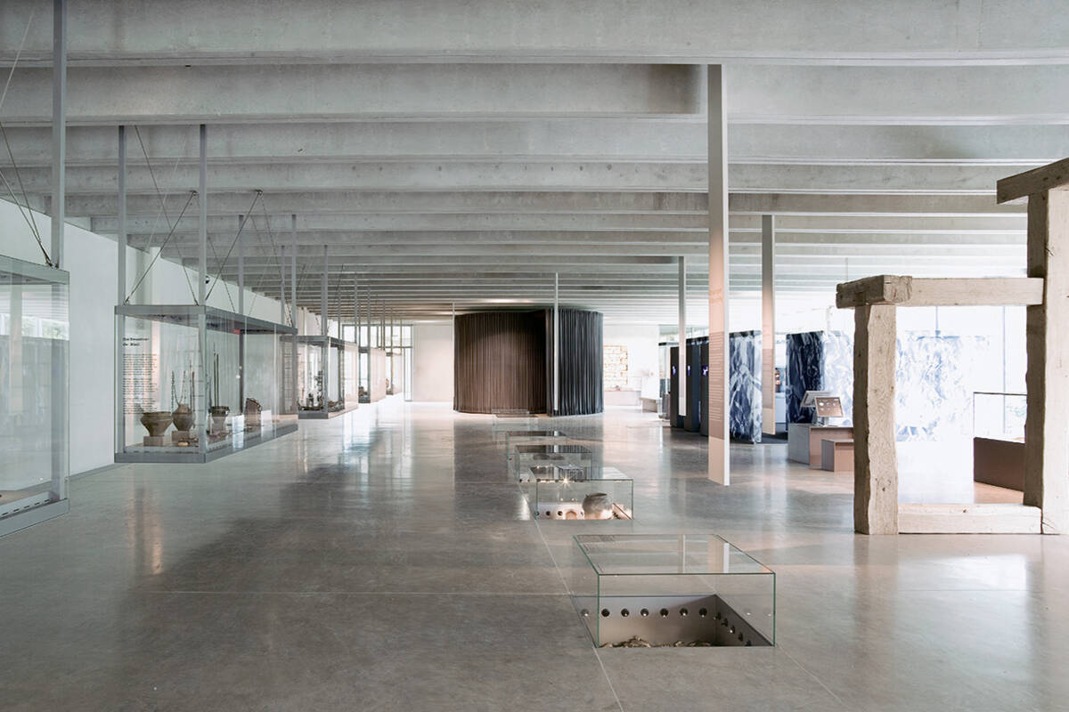 Blick in die Keltenabteilung des Museums mit Funden aus dem Oppidum von Manching.