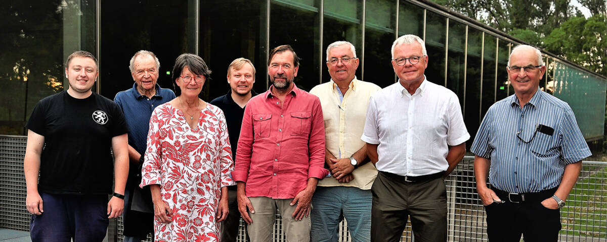 Die 2023 gewählgte Vorstandschaft des Keltisch-Römischen Freundeskreises (v.l.n.r.): Johannes Langner, Herbert Mayr, Birgid Neumayr, Johannes Gilhaus, Heribert Mayr, Günter Müller, Georg Schweiger und Richard Krammer. Nicht im Bild ist Lukas Geisenfelder.