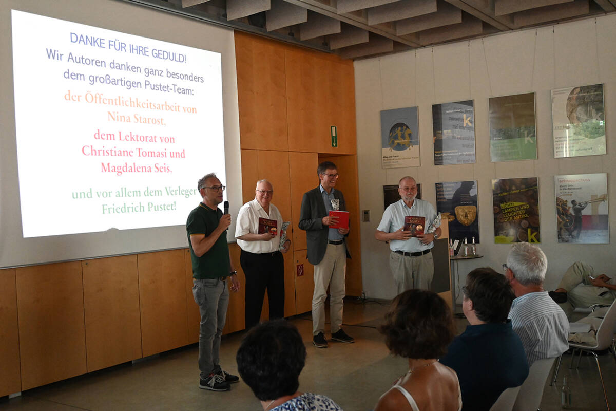 Die Veranstalter und Autoren blickten auf einen gelungen Abend zurück.