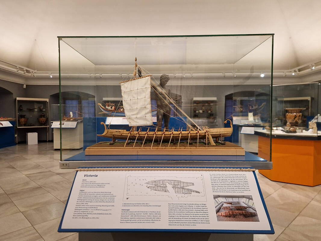 Das Modell des Oberstimmer Bootswracks in der Würzburger Sonderausstellung.