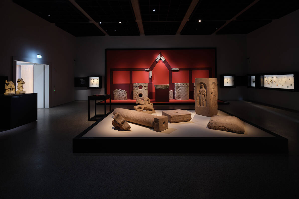 Blick in die Abteilung Glaube und Religion.